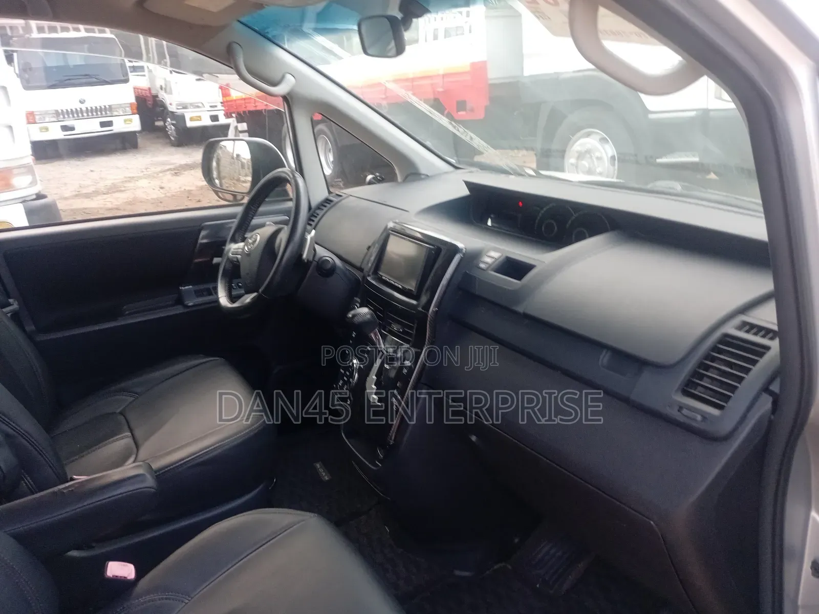 Toyota Voxy 2013 Silver