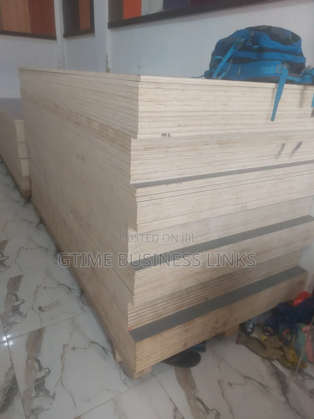 Laminated Plywood (Semi-Gloss)