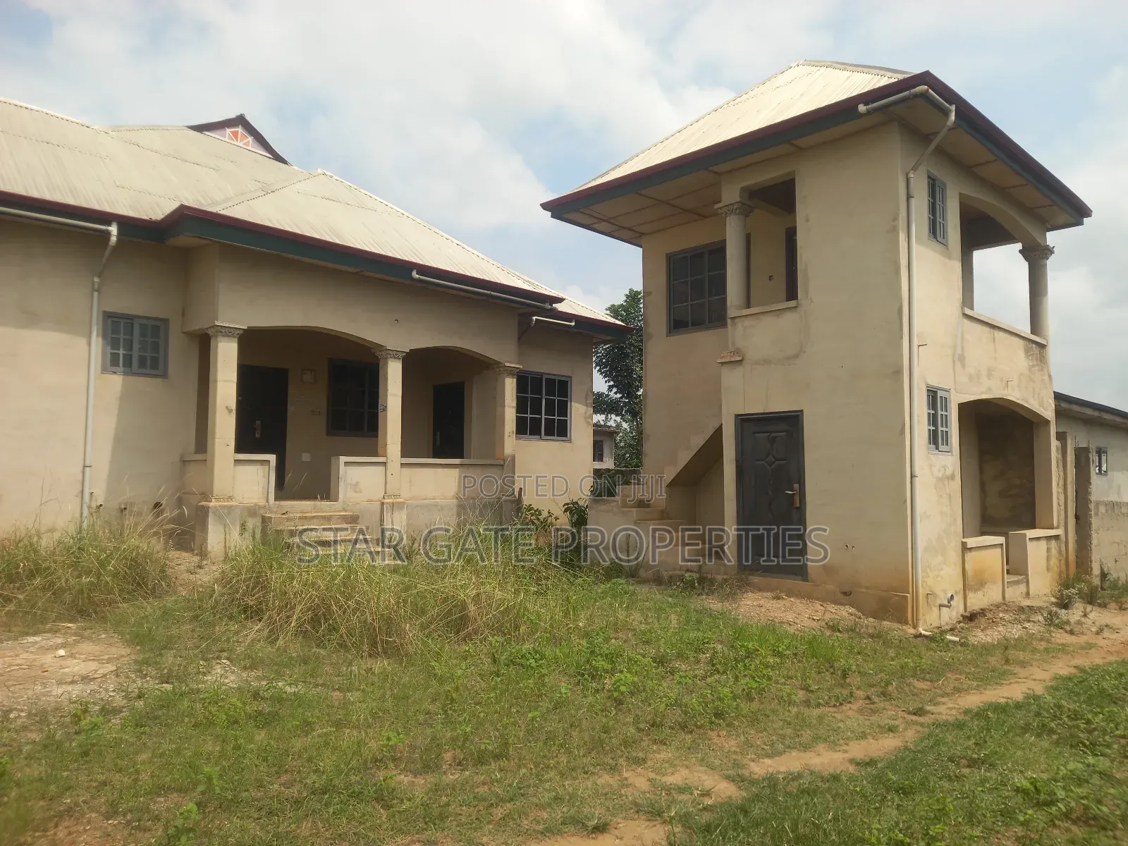 7bdrm House in Mampongteng New Site, Kwabre for sale