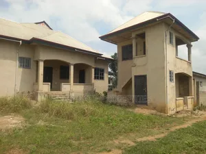 7bdrm House in Mampongteng New Site, Kwabre for sale