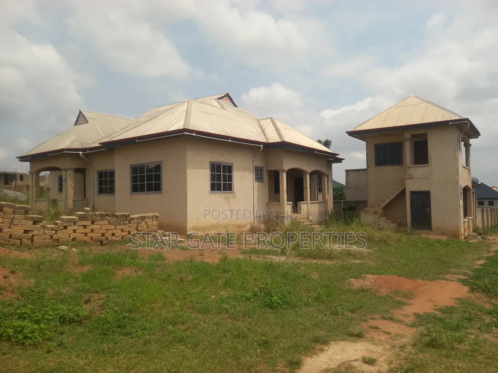 7bdrm House in Mampongteng New Site, Kwabre for sale