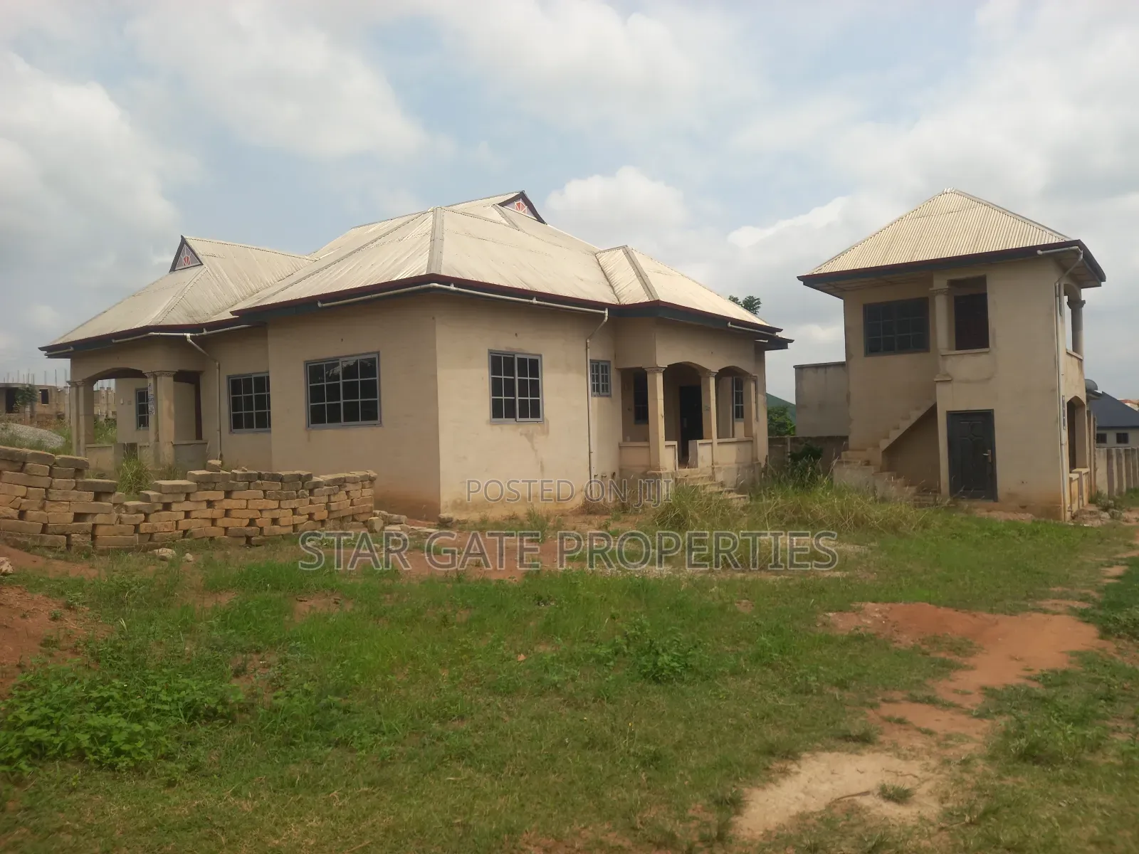7bdrm House in Mampongteng New Site, Kwabre for sale