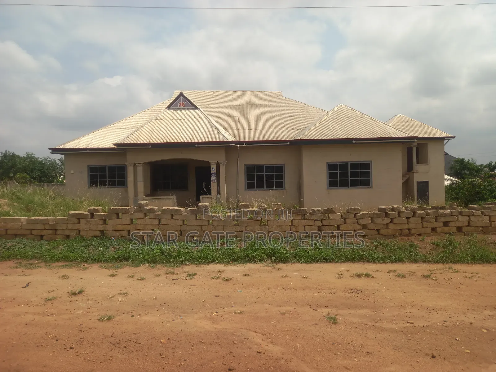 7bdrm House in Mampongteng New Site, Kwabre for sale