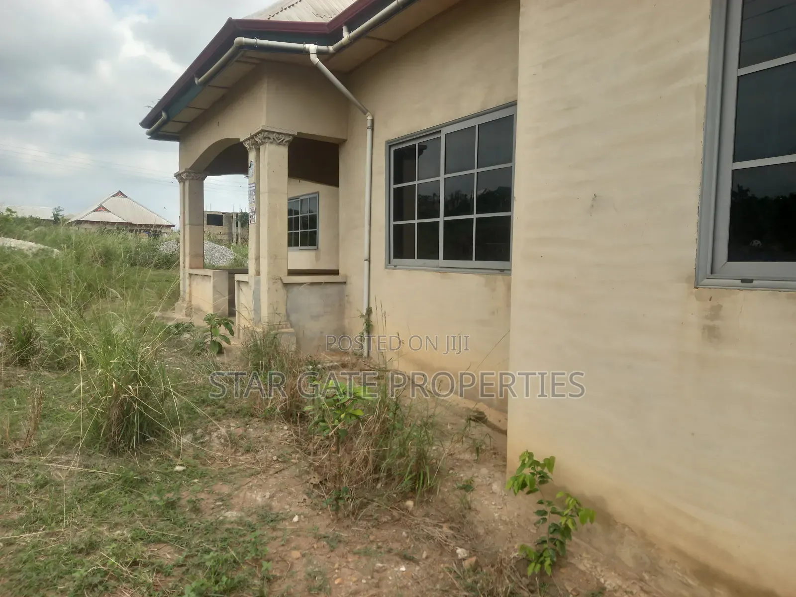 7bdrm House in Mampongteng New Site, Kwabre for sale