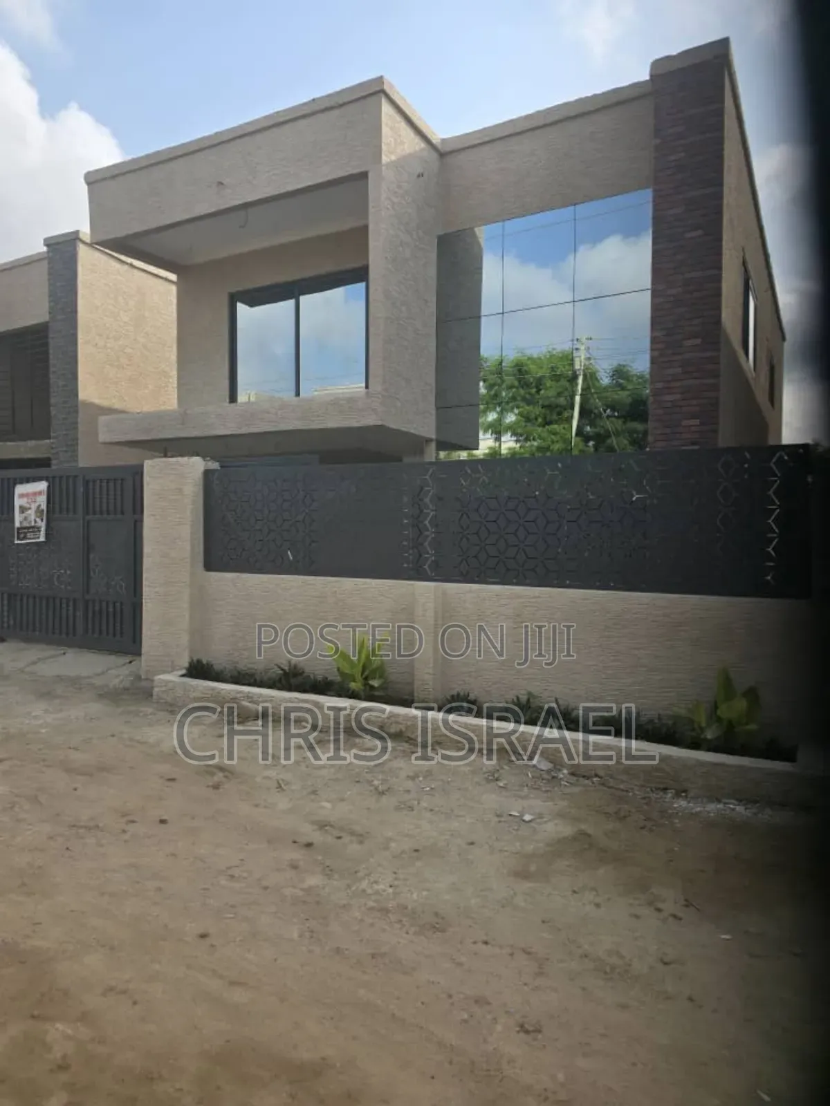 4bdrm Mansion in Sakumono for sale