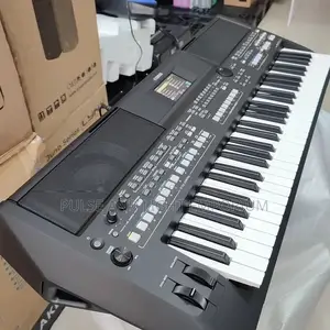 Yamaha PSR-Sx600 61-Key Arranger Workstation Keyboard