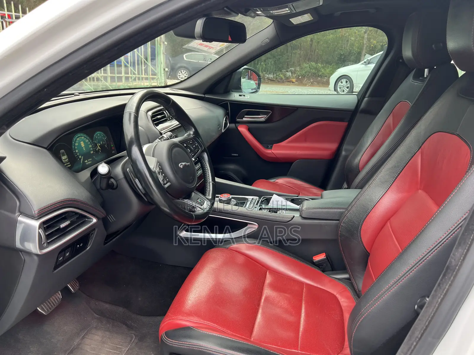 Jaguar F-Pace 2017 White