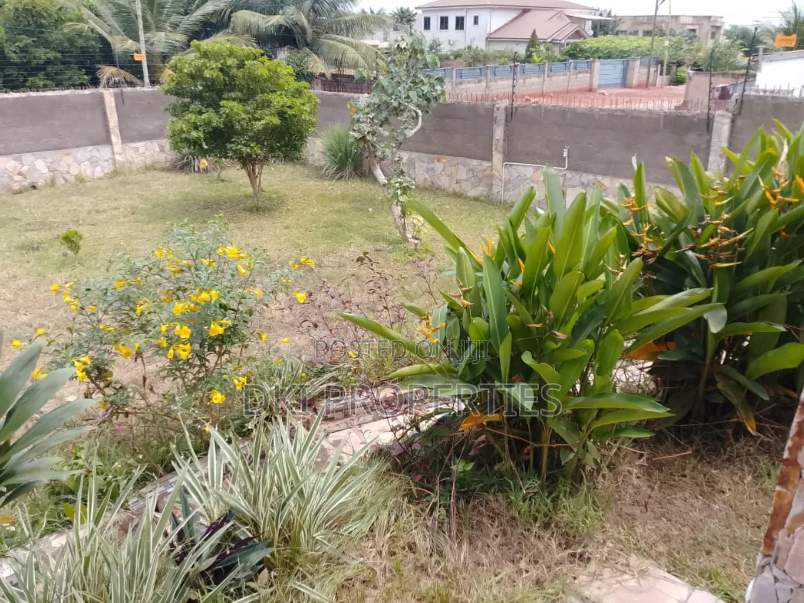 4bdrm House in Dki Properties, Adenta for rent
