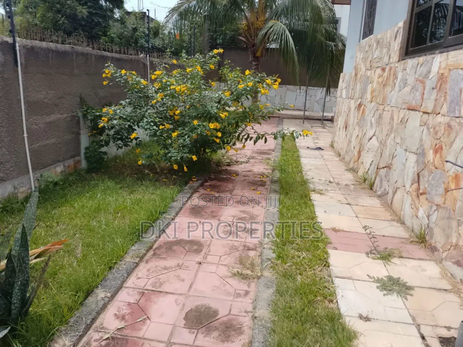 4bdrm House in Dki Properties, Adenta for rent