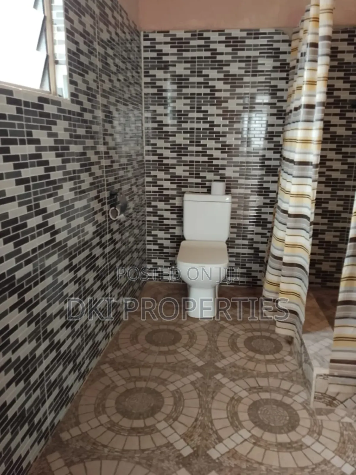 4bdrm House in Dki Properties, Adenta for rent