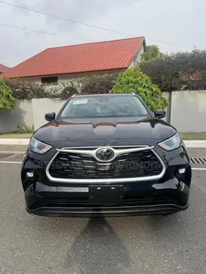 Toyota Highlander XLE 2022 Black