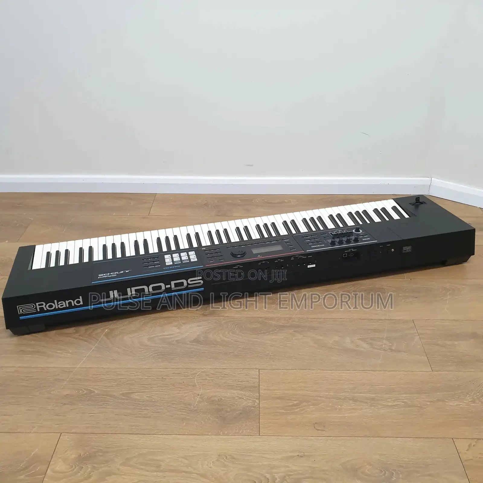Roland Juno-d8 88-key Synthesizer(Keyboard)