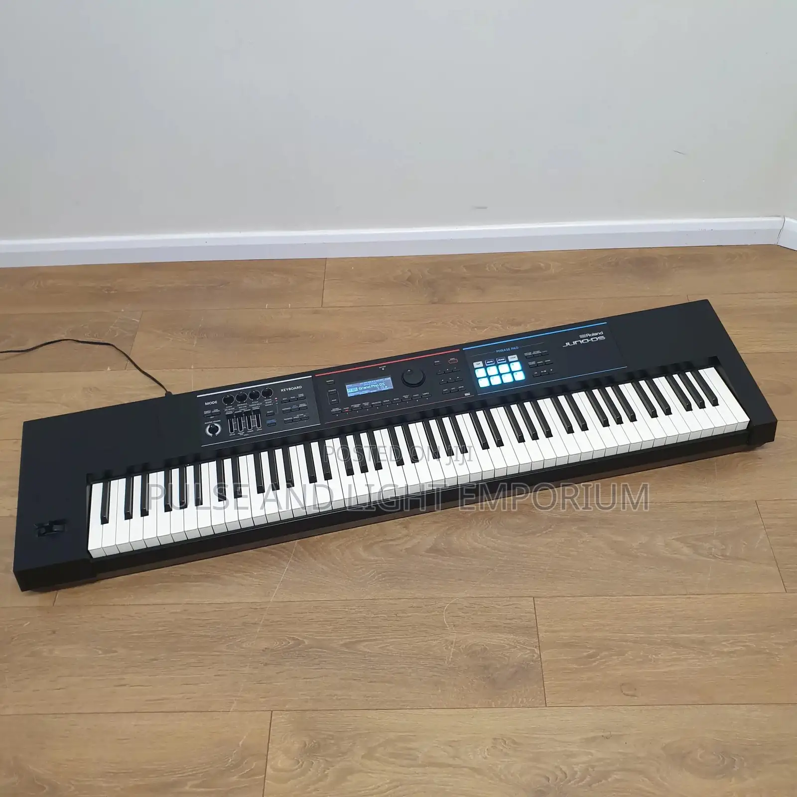Roland Juno-d8 88-key Synthesizer(Keyboard)