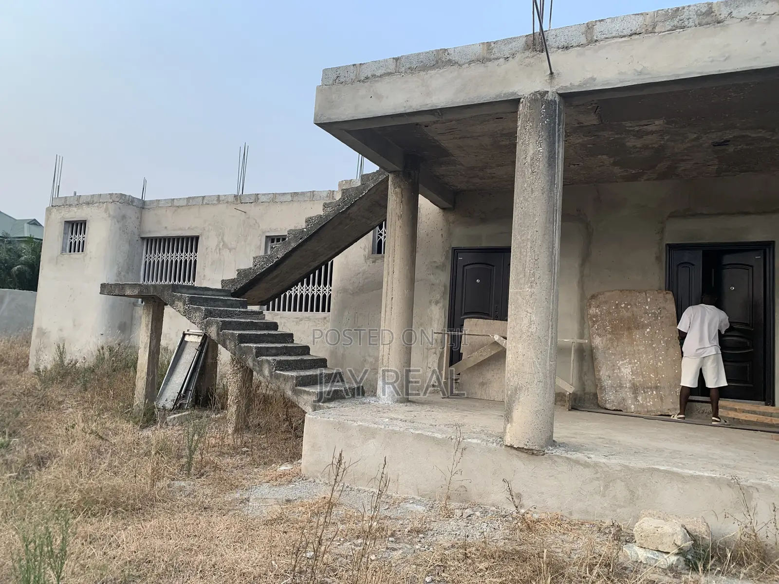An Uncompleted 6bedrooms Self Compond for Sale