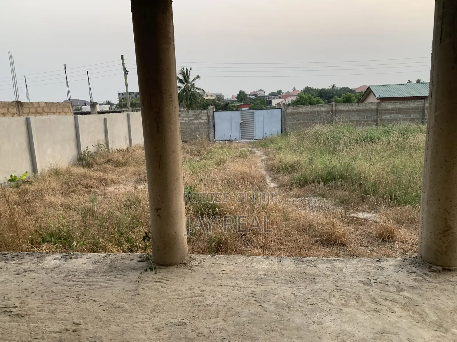 An Uncompleted 6bedrooms Self Compond for Sale