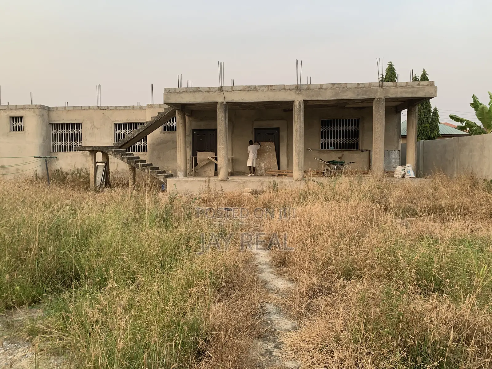 An Uncompleted 6bedrooms Self Compond for Sale