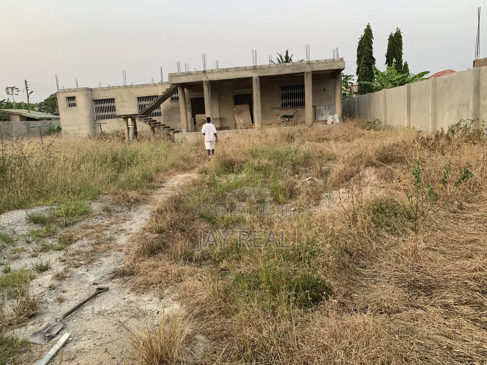 An Uncompleted 6bedrooms Self Compond for Sale