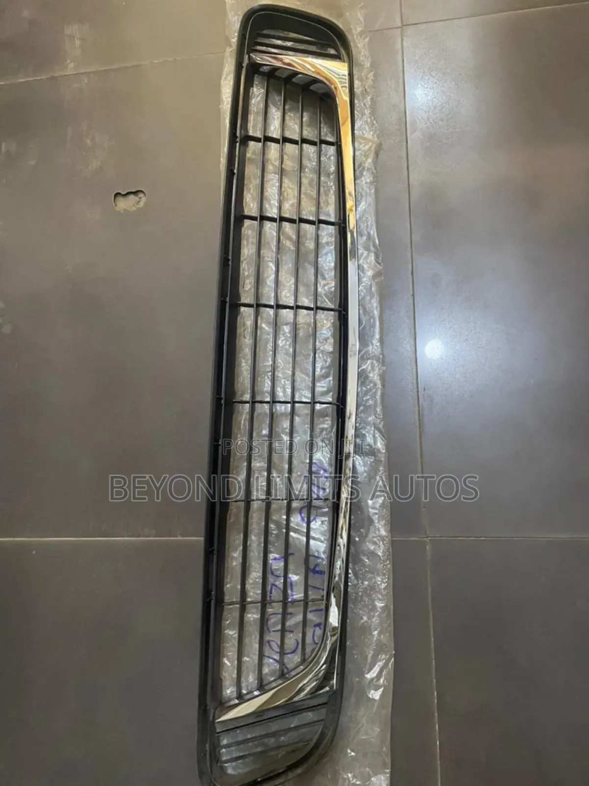 Toyota Venza 2009,2010,2011,2012,2013 Down / Bumper Grille / Shell