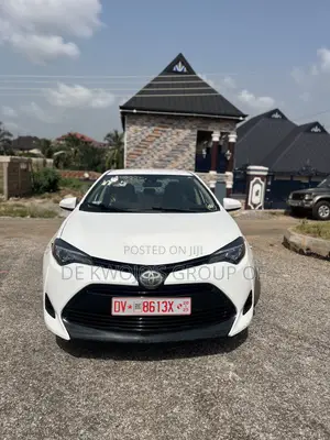Toyota Corolla LE 4dr Sedan (1.8L 4cyl CVT) 2017 White