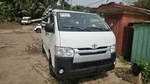 Toyota HiAce 2015 White