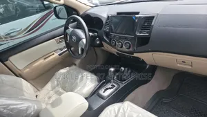 Toyota Fortuner 2.7 AWD 2014 White