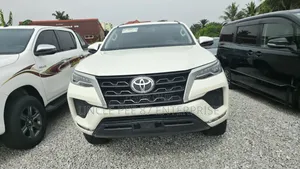 Toyota Fortuner 2.7 AWD 2022 White