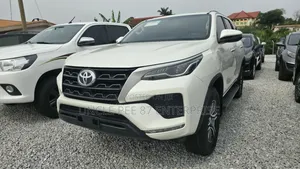 Toyota Fortuner 2.7 AWD 2022 White