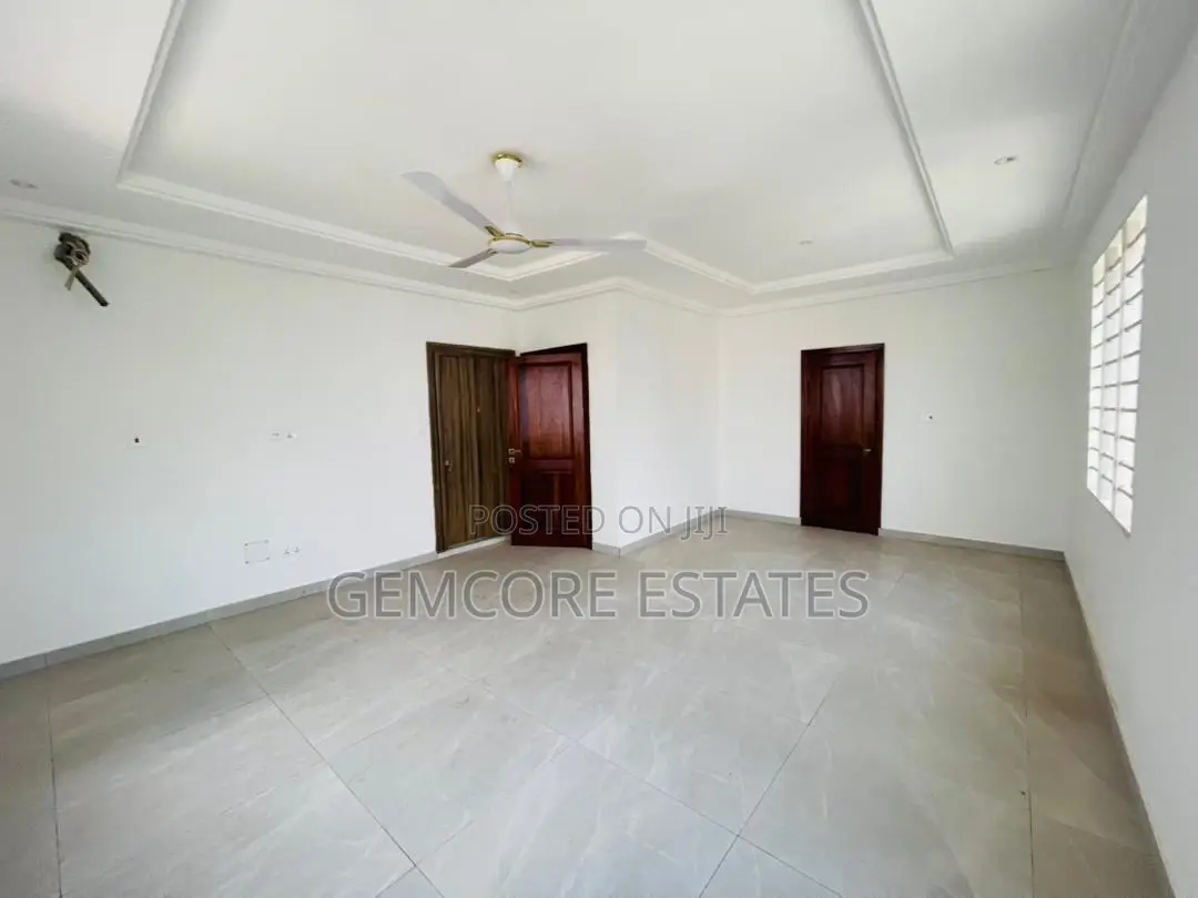 3bdrm Townhouse/Terrace in East Legon for sale