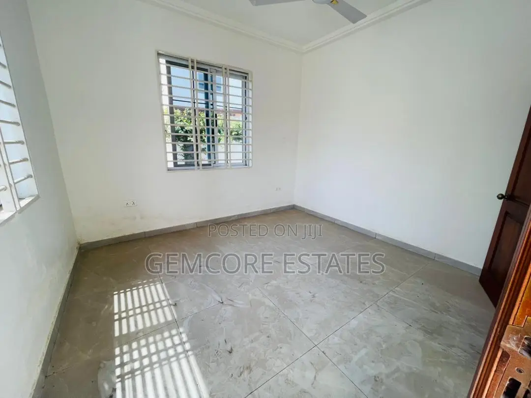 3bdrm Townhouse/Terrace in East Legon for sale