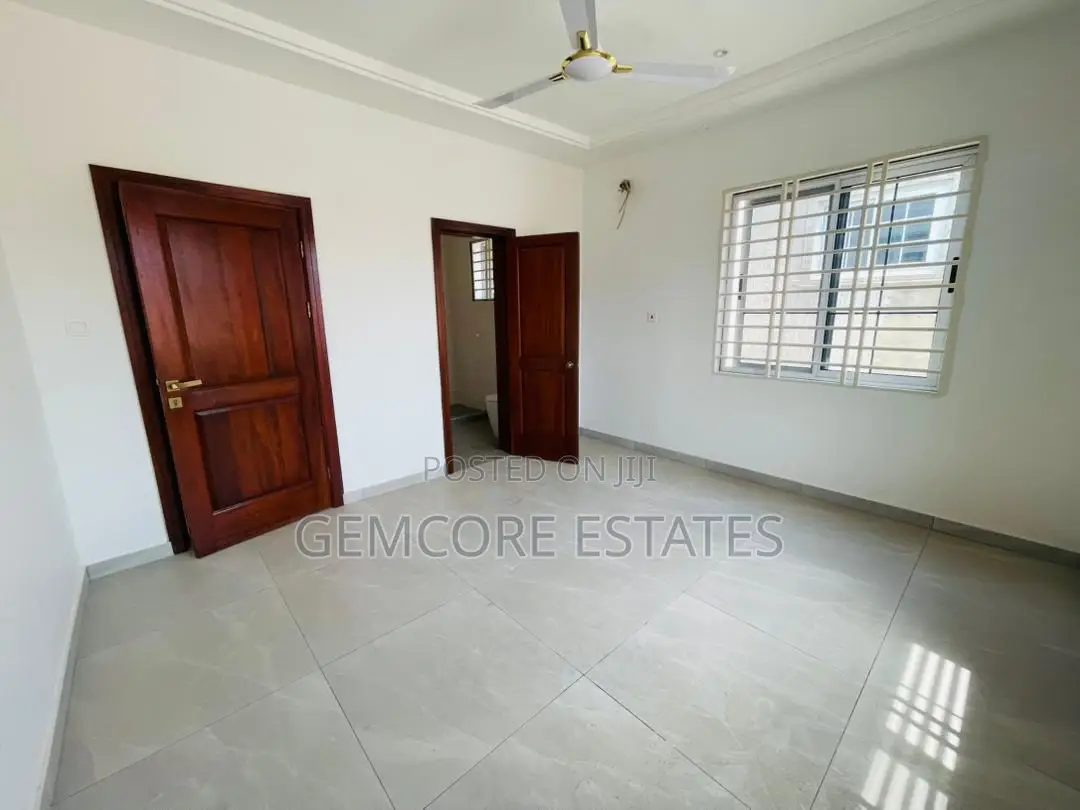 3bdrm Townhouse/Terrace in East Legon for sale