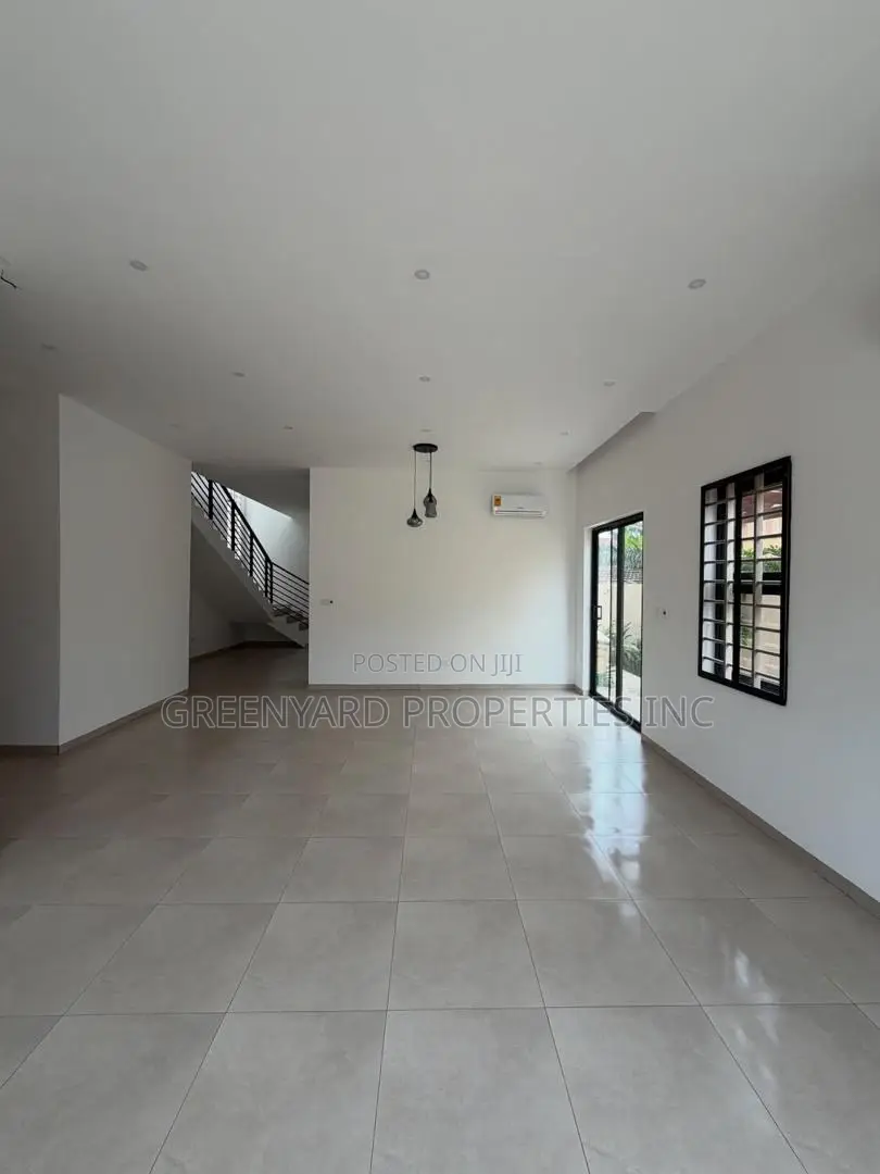 4bdrm House in Com 8, Spintex for sale