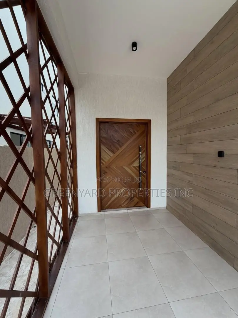 4bdrm House in Com 8, Spintex for sale