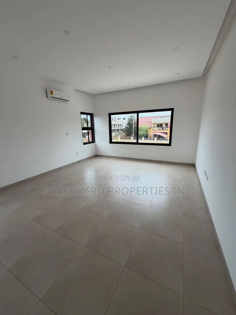 4bdrm House in Com 8, Spintex for sale
