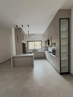 4bdrm House in Com 8, Spintex for sale