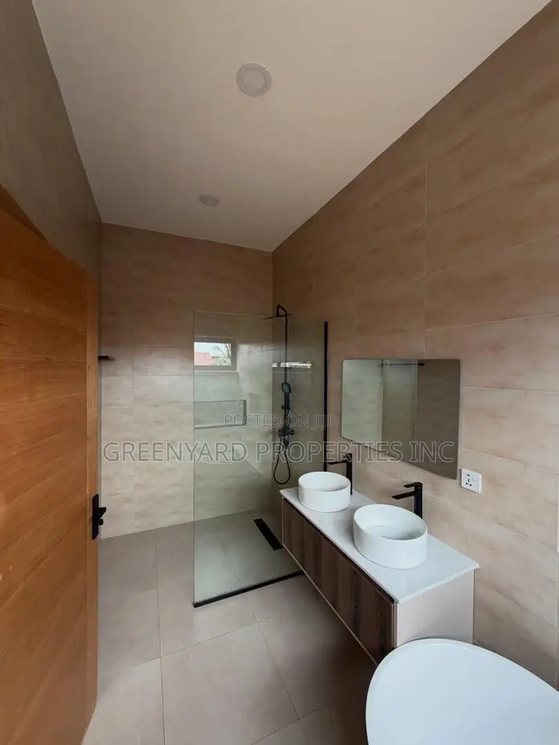 4bdrm House in Com 8, Spintex for sale
