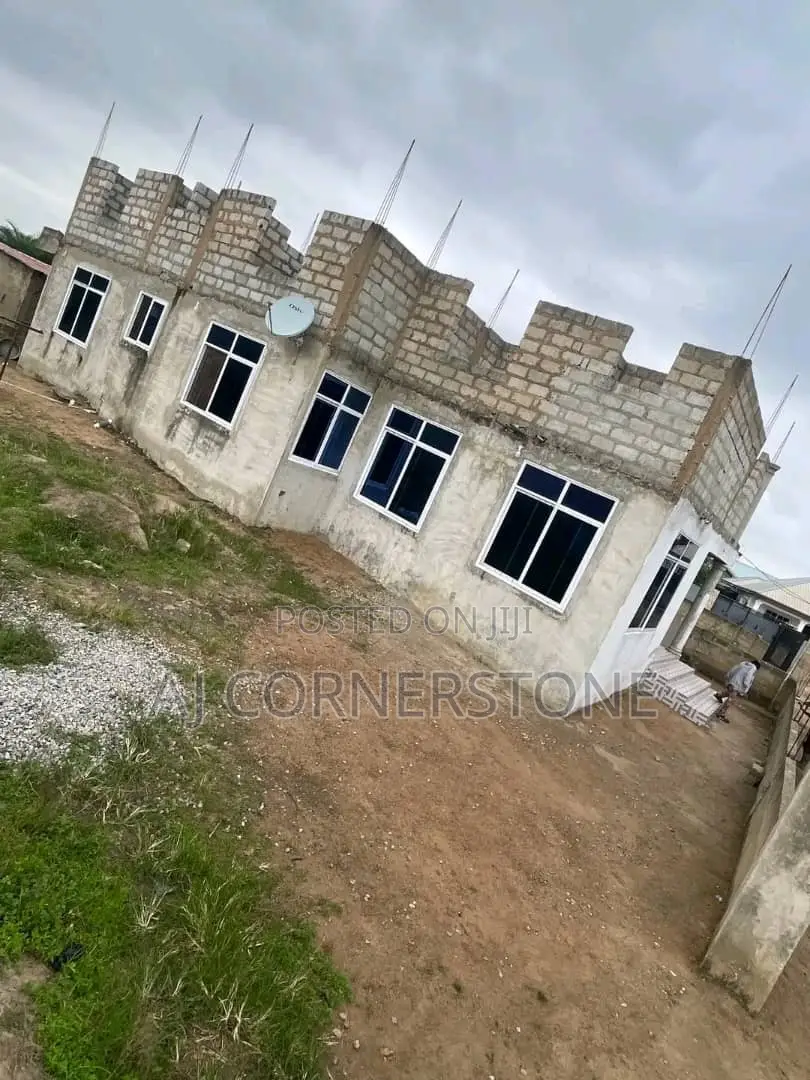 6bdrm House in Amasaman for sale