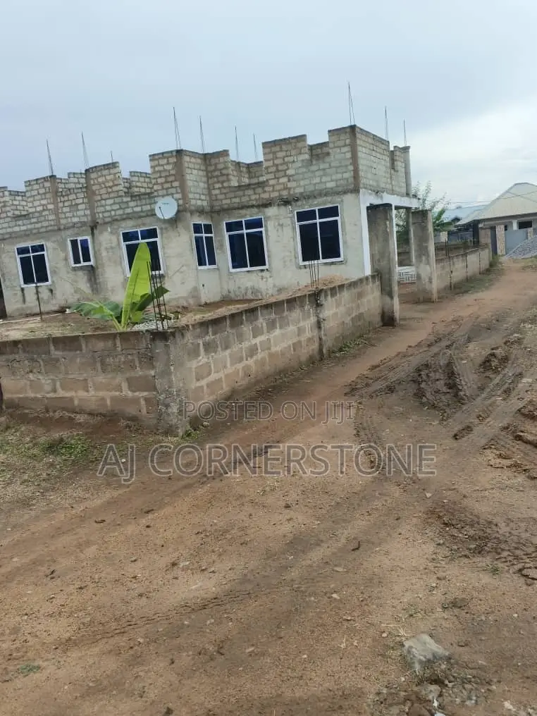 6bdrm House in Amasaman for sale