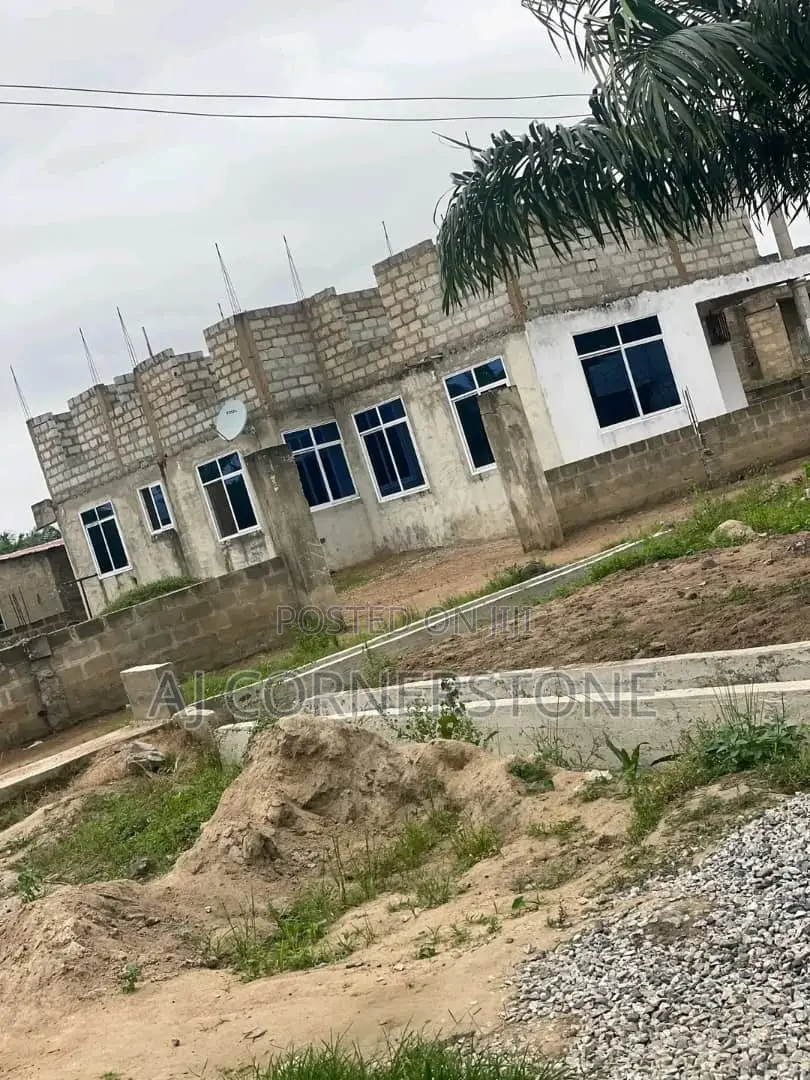 6bdrm House in Amasaman for sale