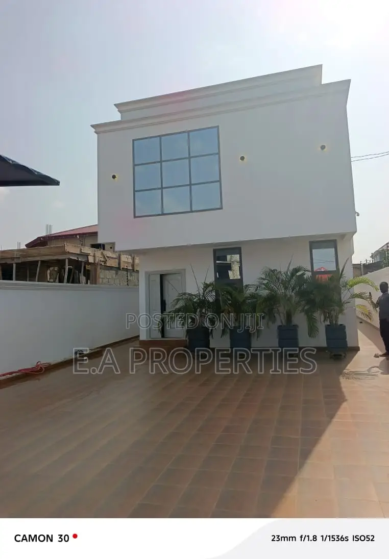 3bdrm House in E A Properties, Lake Side Estate for sale