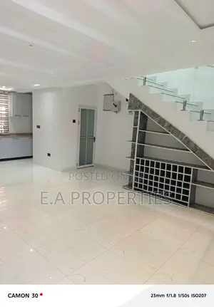 3bdrm House in E A Properties, Lake Side Estate for sale