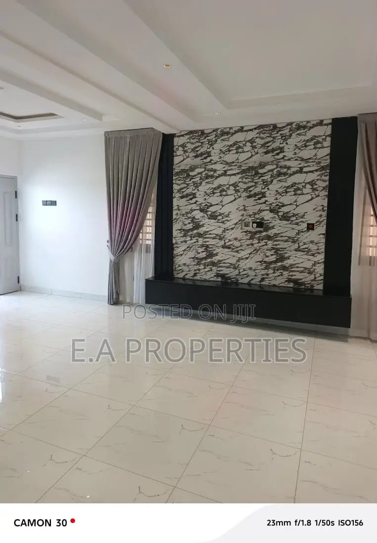 3bdrm House in E A Properties, Lake Side Estate for sale