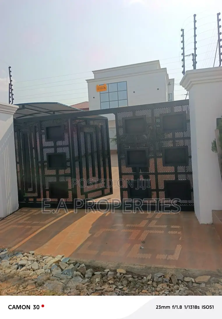 3bdrm House in E A Properties, Lake Side Estate for sale