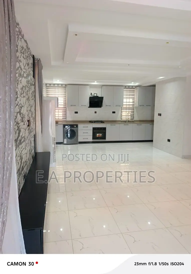 3bdrm House in E A Properties, Lake Side Estate for sale