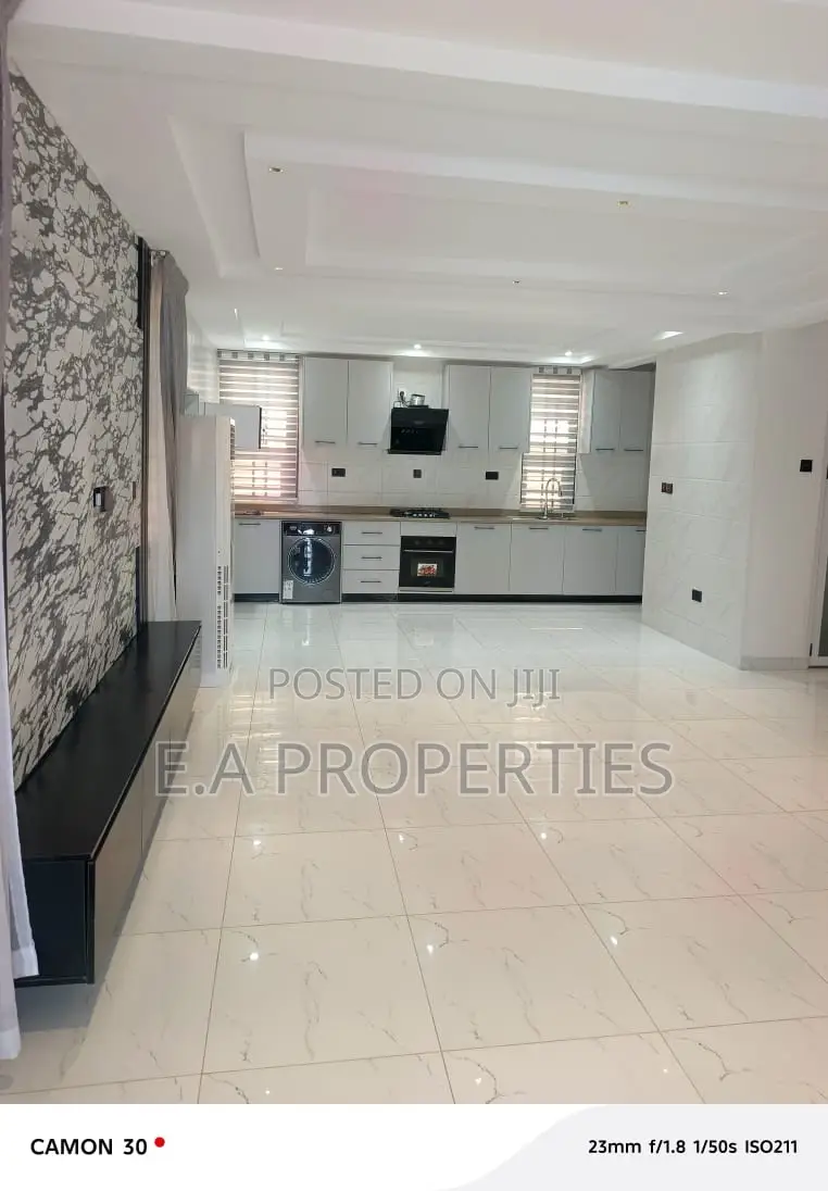 3bdrm House in E A Properties, Lake Side Estate for sale