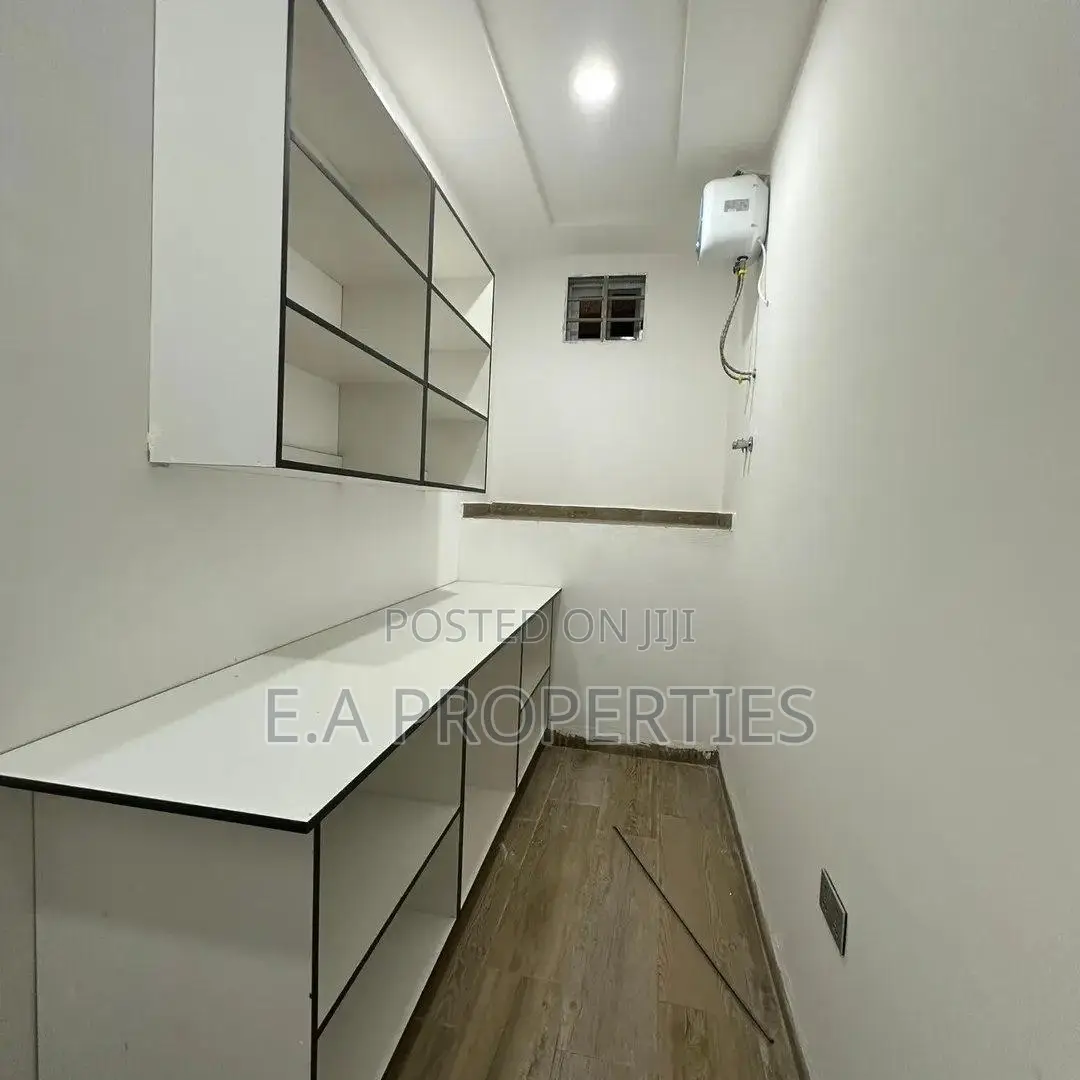4bdrm House in Ea Properties, Lake Side Estate for sale