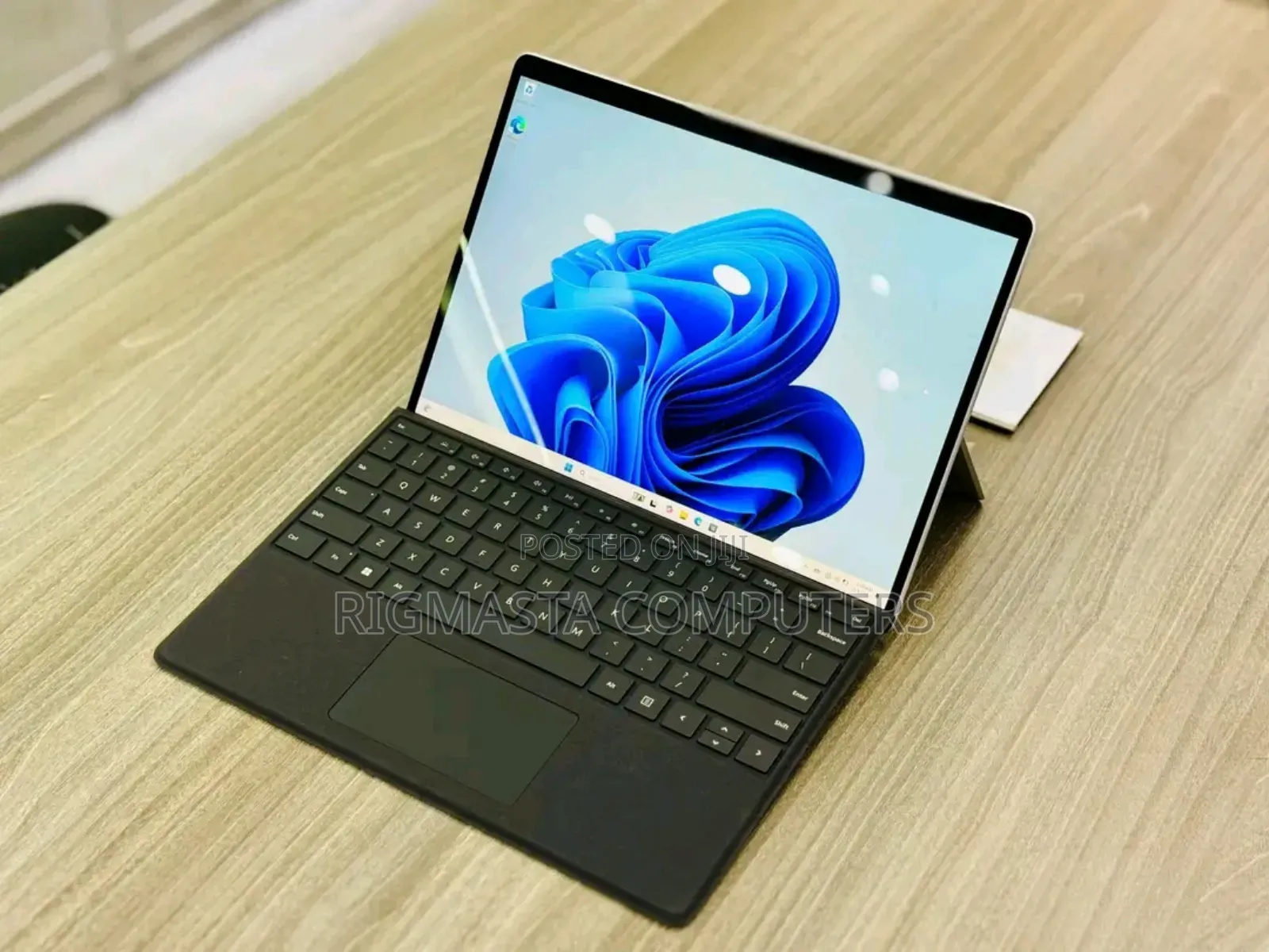 New Laptop Microsoft Surface Pro 8 16GB Intel Core I7 SSD 512GB