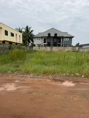 80/100 Feet Land for Sale at Community 11-Tema
