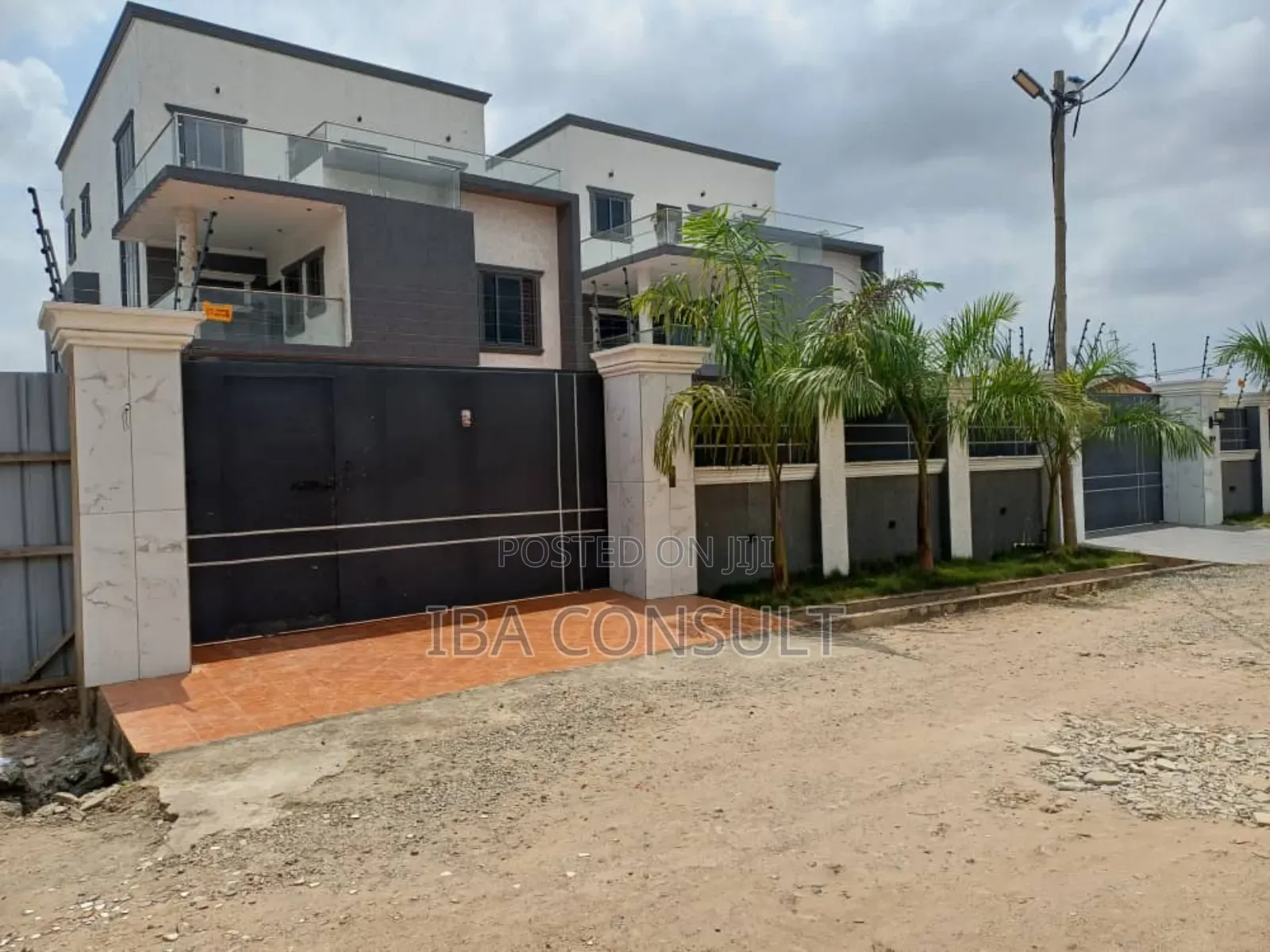 5bdrm House in Mile 7 for sale