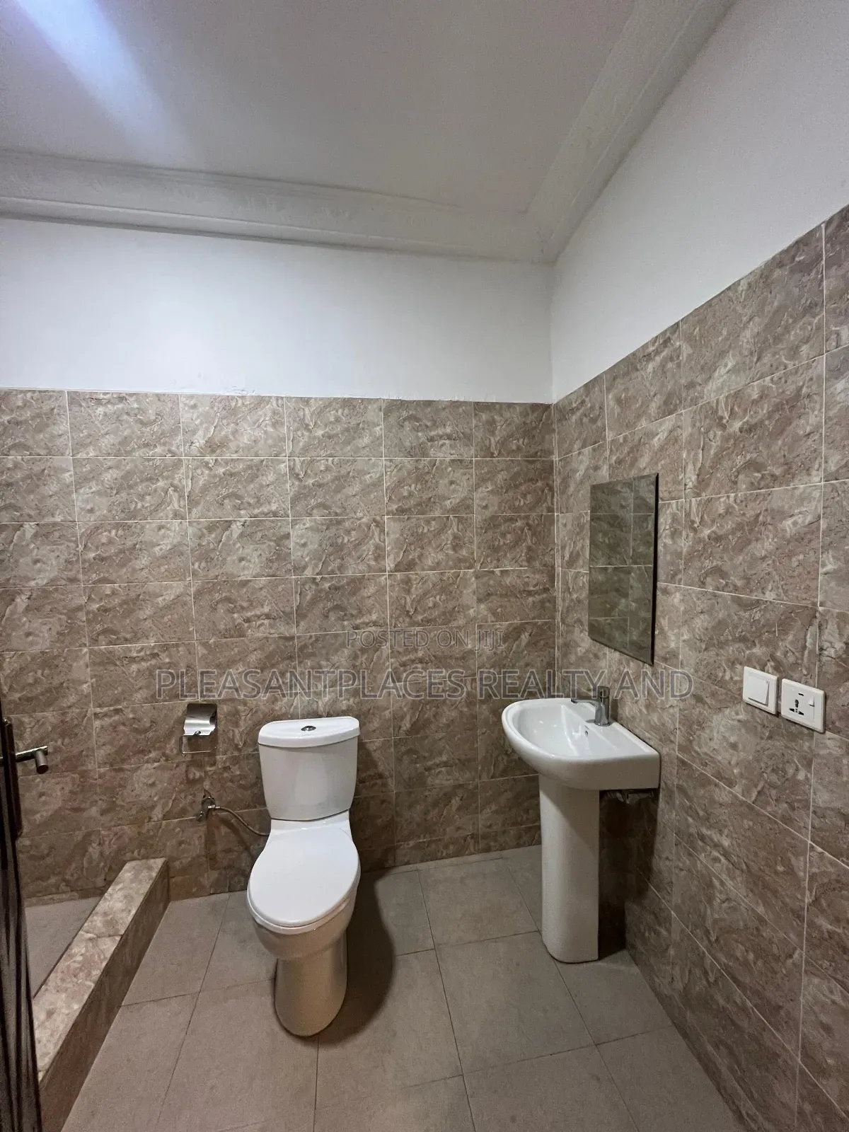 2bdrm Apartment in Pleasantplaces, Adjiriganor for rent