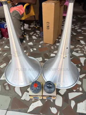 Maxx-on 20-inch Long Throw Pa Horns(Trumpet Horns)